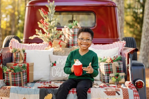 Outdoor Christmas Truck Mini Session