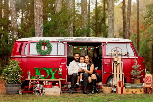 Outdoor Christmas VW Bus Mini Session
