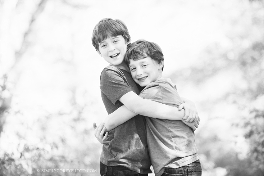 brothers hugging by Atlanta children photographer