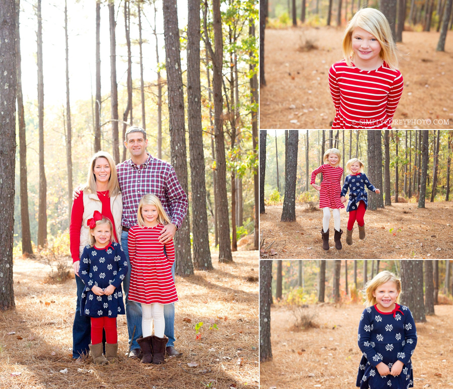 outdoor Christmas mini session by Carrollton family photographer