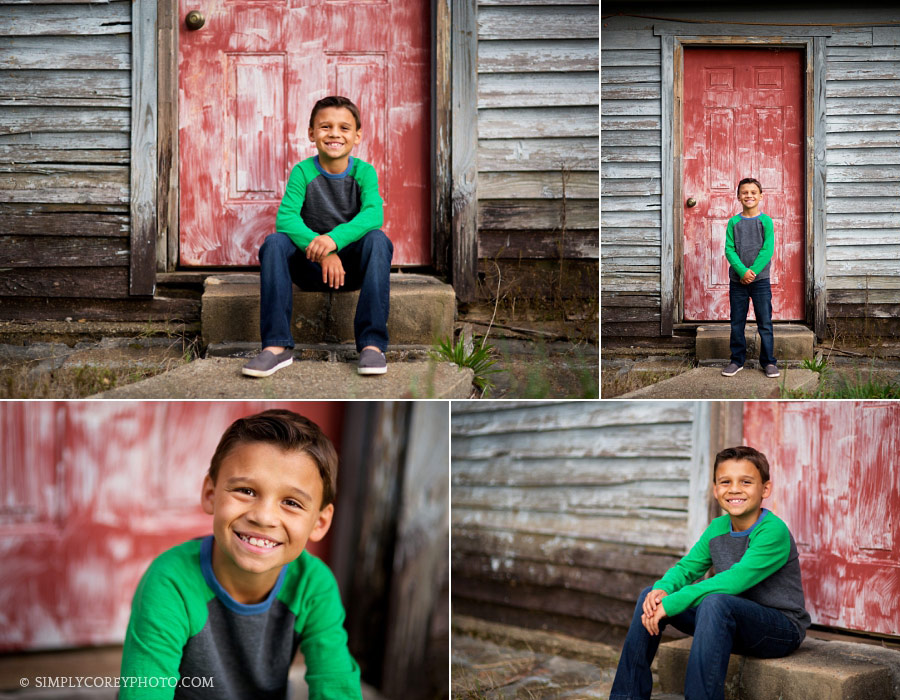Bremen child photographer, tween boy in front of a red barn door