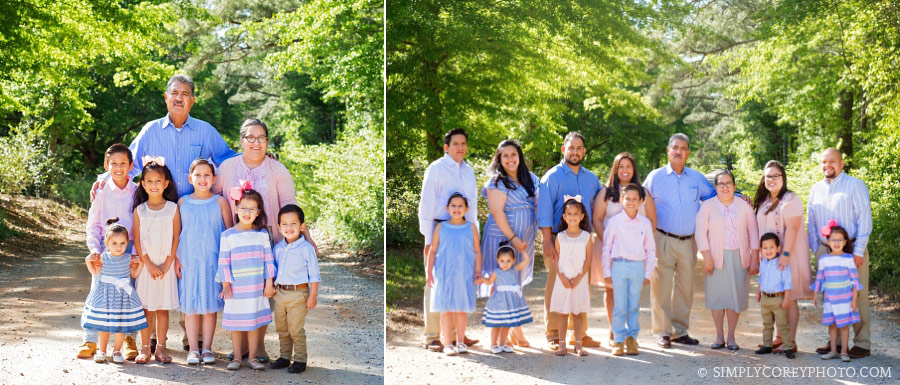 outdoor photo on a country dirt road by Atlanta extended family photographer