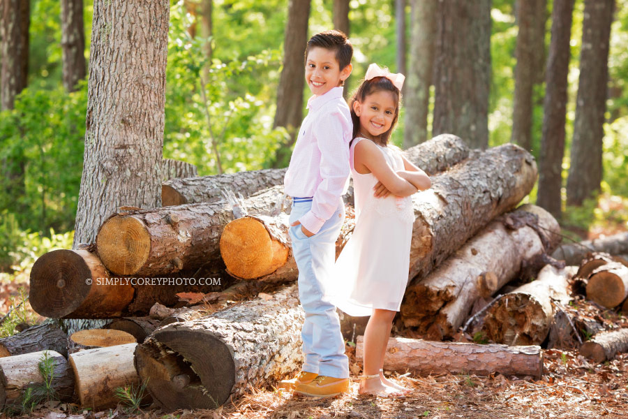 Douglasville children's photographer, portrait of brother and sister outside