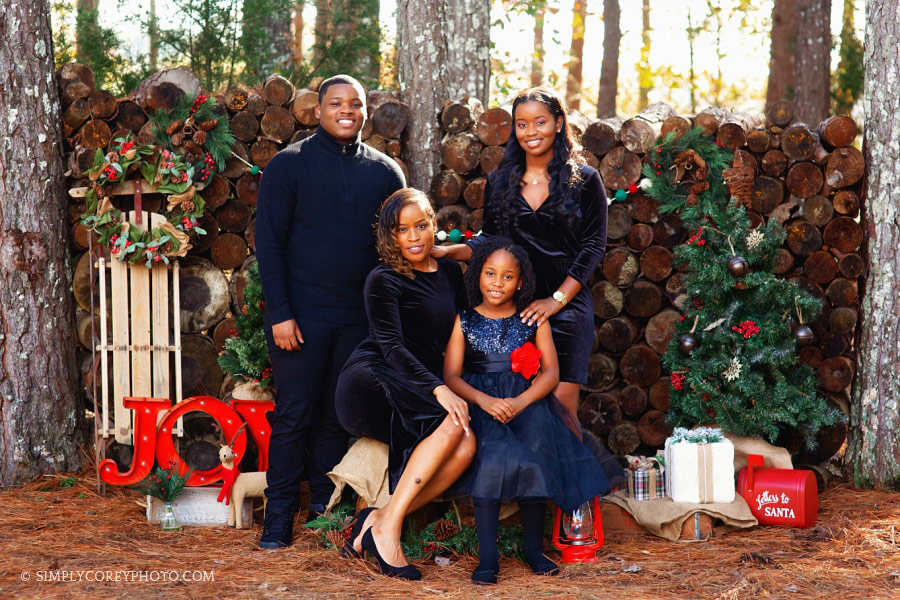 outdoor Douglasville Christmas mini sessions, family with grown children