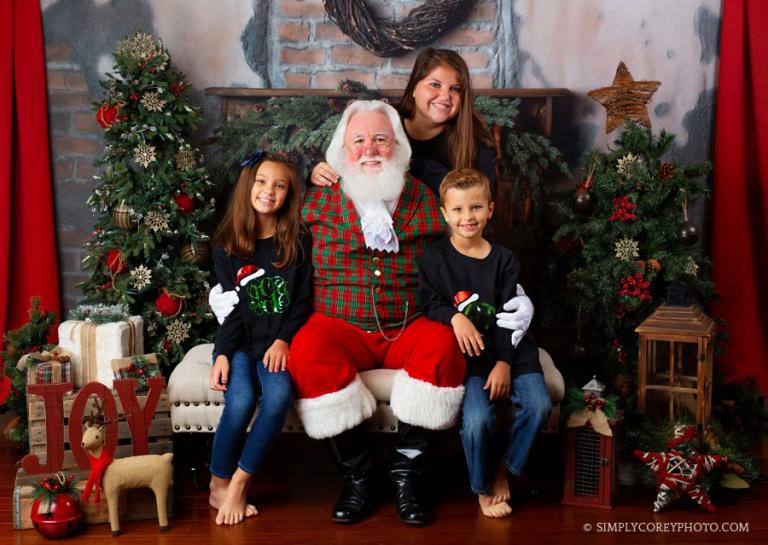 Christmas photos for adorable siblings 🎄💞 | Instagram