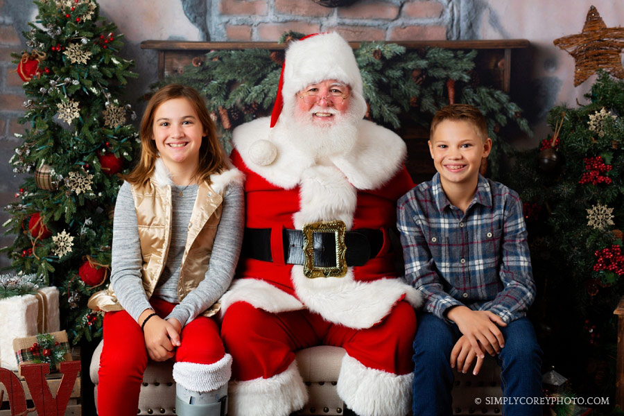 Santa Claus mini sessions Newnan, tween siblings smiling