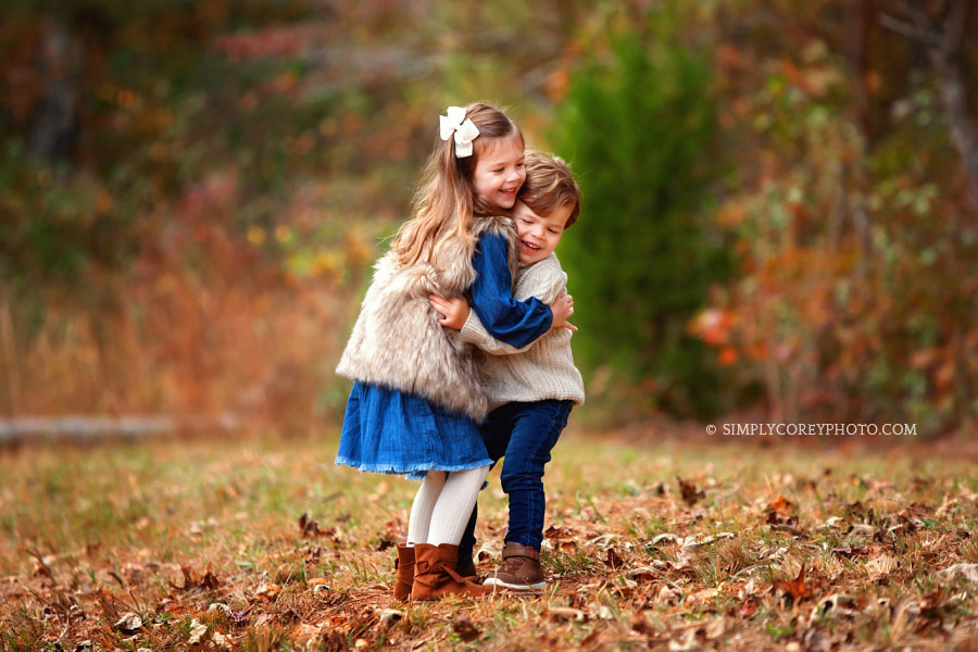 Atlanta family photographer, children hugging outside in the fall