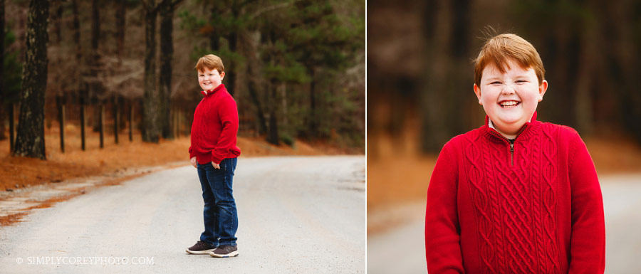 Bremen kids photographer, redhead boy outside in a red sweater