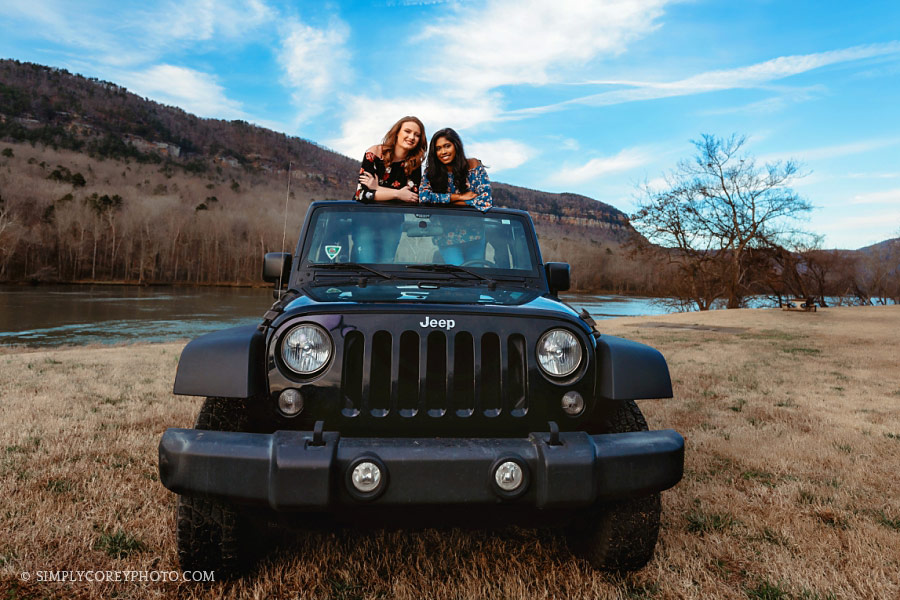 Villa Rica senior portrait photographer, teen friends in a Jeep on location