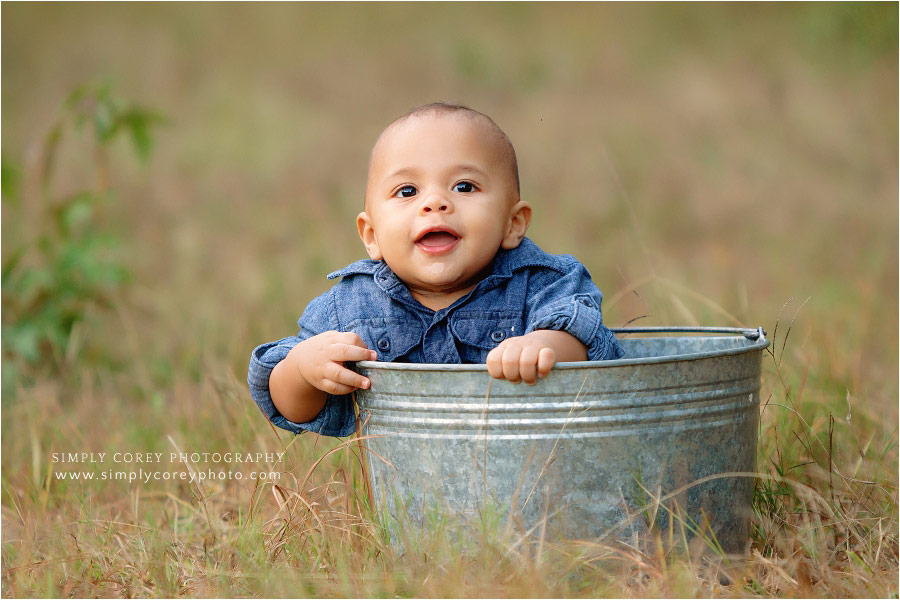 Newnan baby photographer, fall mini of a baby outside in a bucket