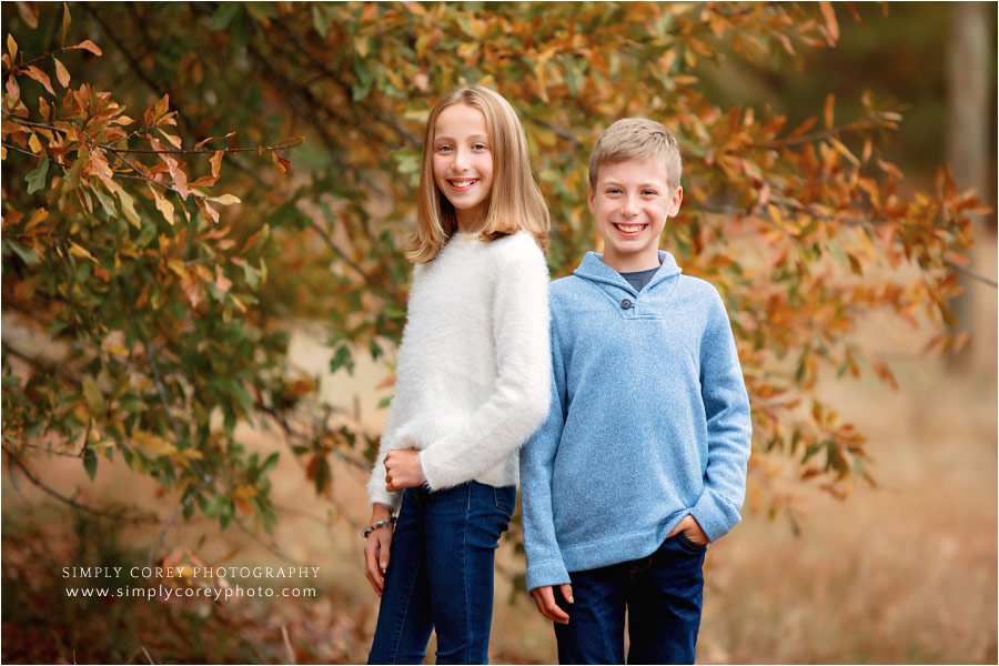 Villa Rica kids photographer, tween twins during fall family session