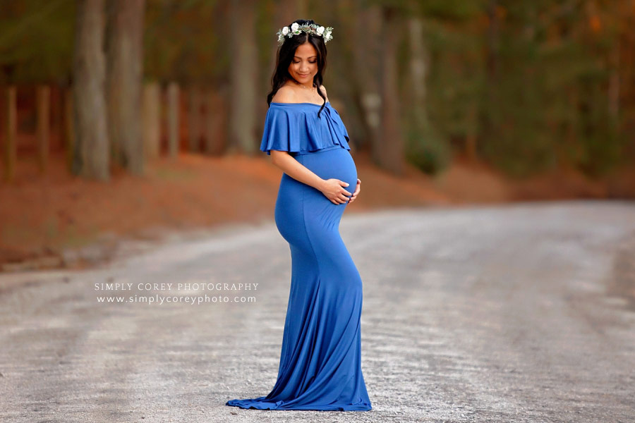 maternity photographer near Newnan, pregnant mom on country road in blue dress