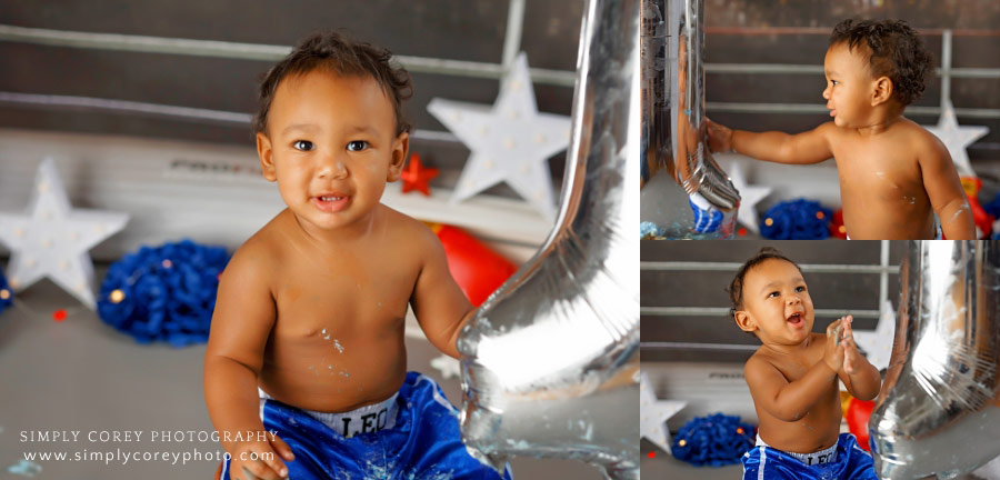 Bremen baby photographer, one year old playing with balloon at cake smash