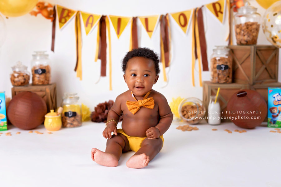 Atlanta baby photographer, 6 month milestone studio session with Teddy Grahams