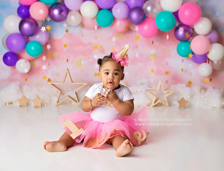 baby photographer near Newnan, one year session with balloon garland and stars