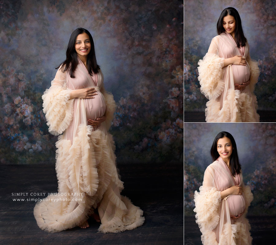 Bremen maternity photographer, studio pregnancy portraits with ruffled robe