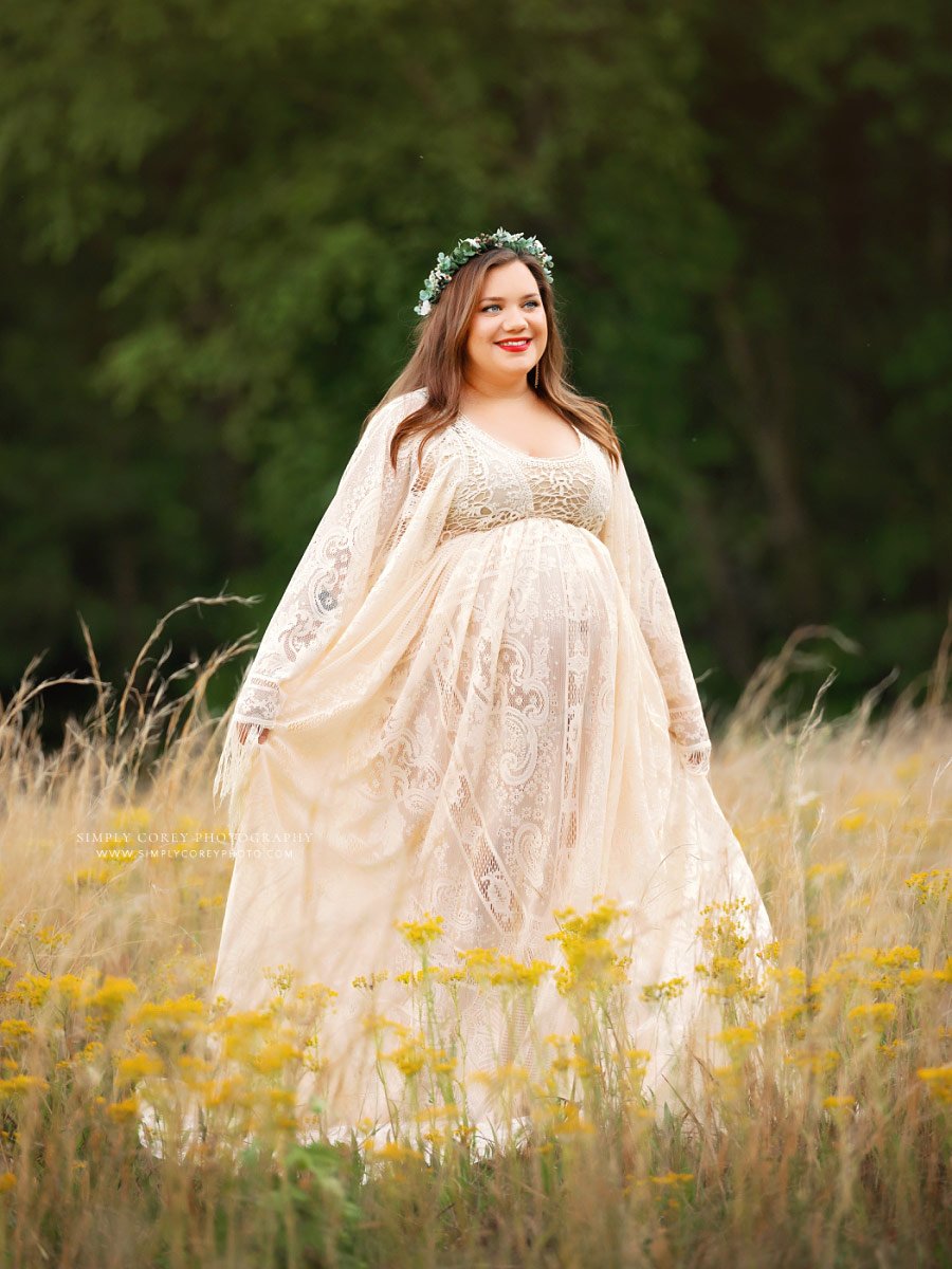 Carrollton maternity photographer in Georgia, outdoor portrait session in lace boho dress