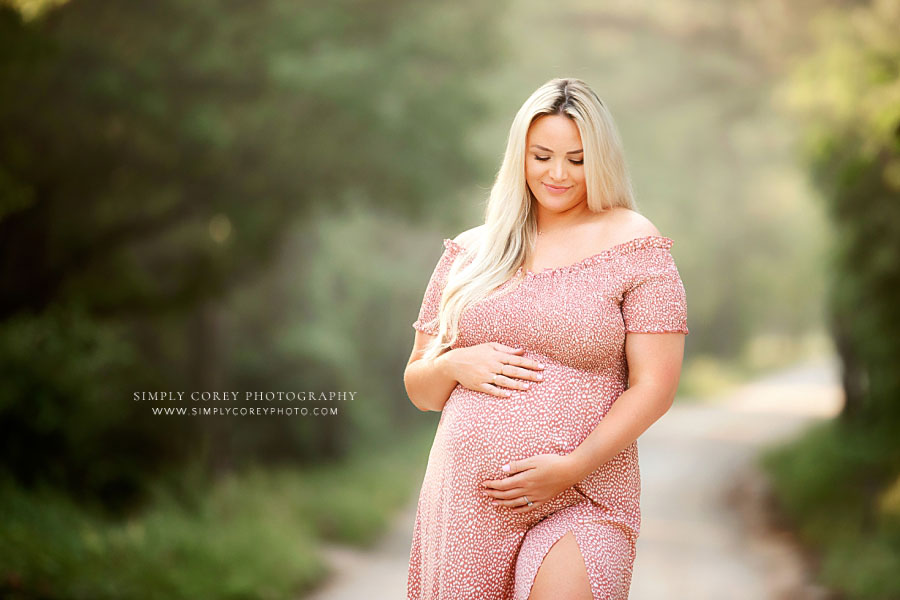 maternity photographer near Atlanta, outdoor portrait session in casual pink sundress
