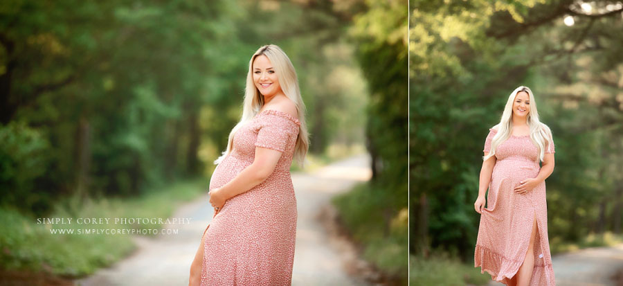 maternity photographer near Dallas, GA; outdoor summer session on country road
