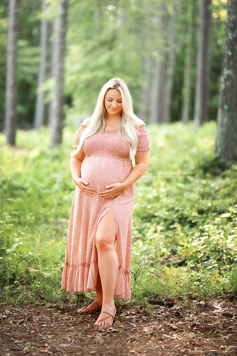 maternity photographer near Douglasville in West Georgia, outdoor session in pink dress