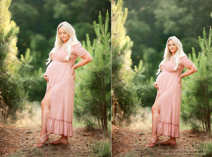 Newnan maternity photographer, outdoor portraits with Georgia pine trees