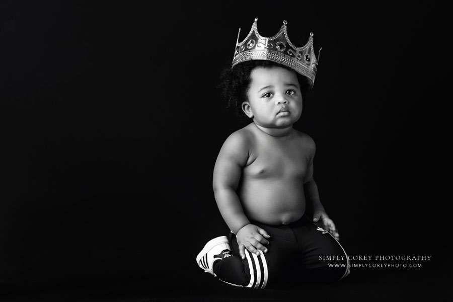 Atlanta baby photographer, boy in crown for Biggie Smalls first birthday milestone session