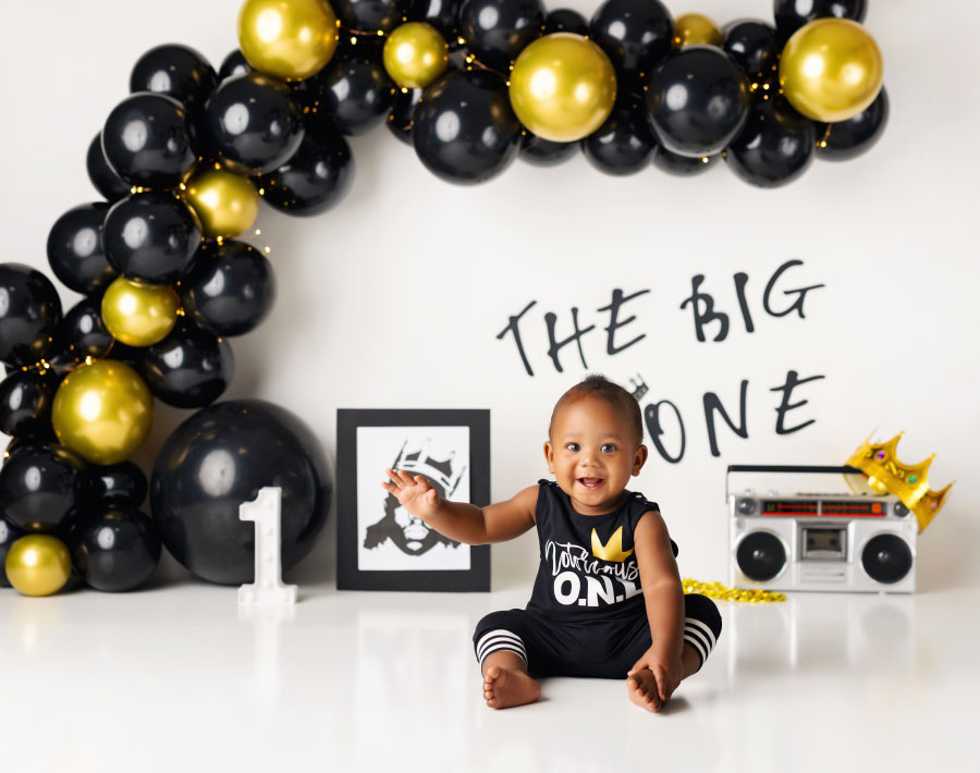 Douglasville baby photographer, the big one with black and gold balloon garland