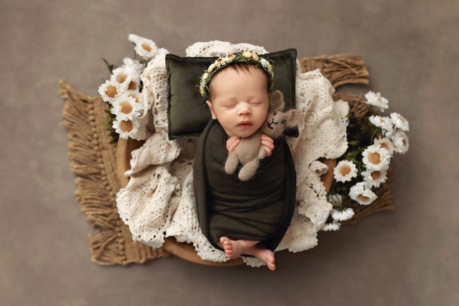 Hiram newborn photographer, baby girl in green with daisies and a bunny