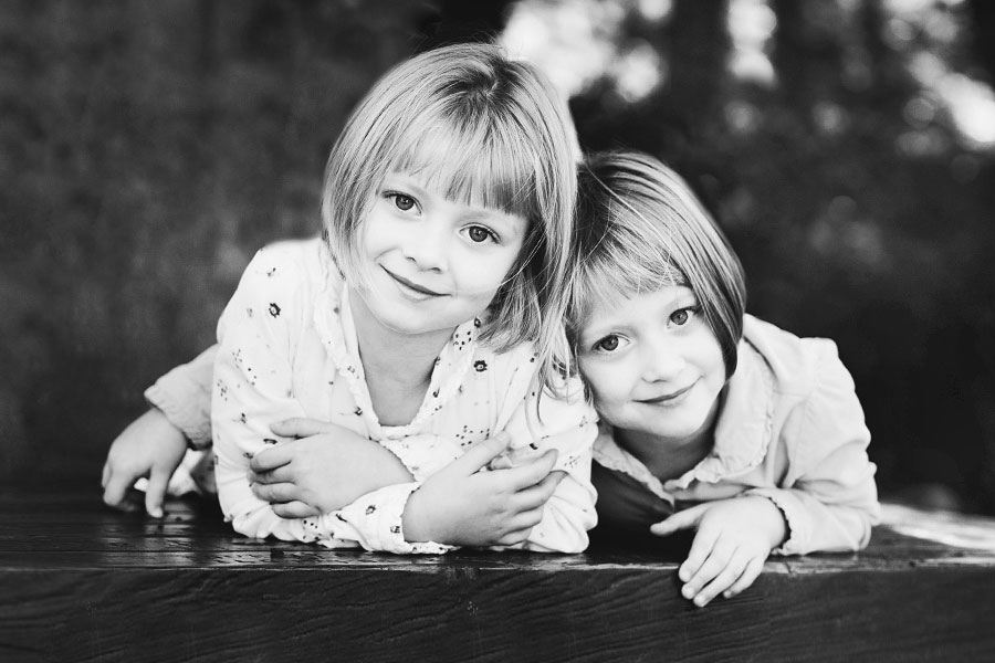 Villa Rica children's photographer, twin girls black and white outdoor portrait