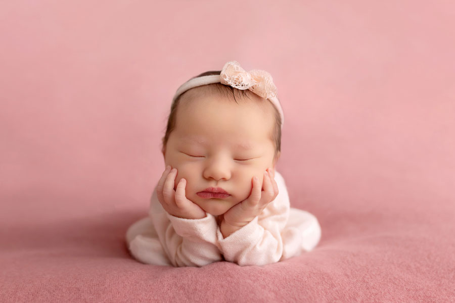 Atlanta newborn photographer, studio froggy pose